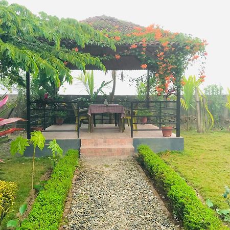 Chitwan Village Resort Sauraha Exteriér fotografie
