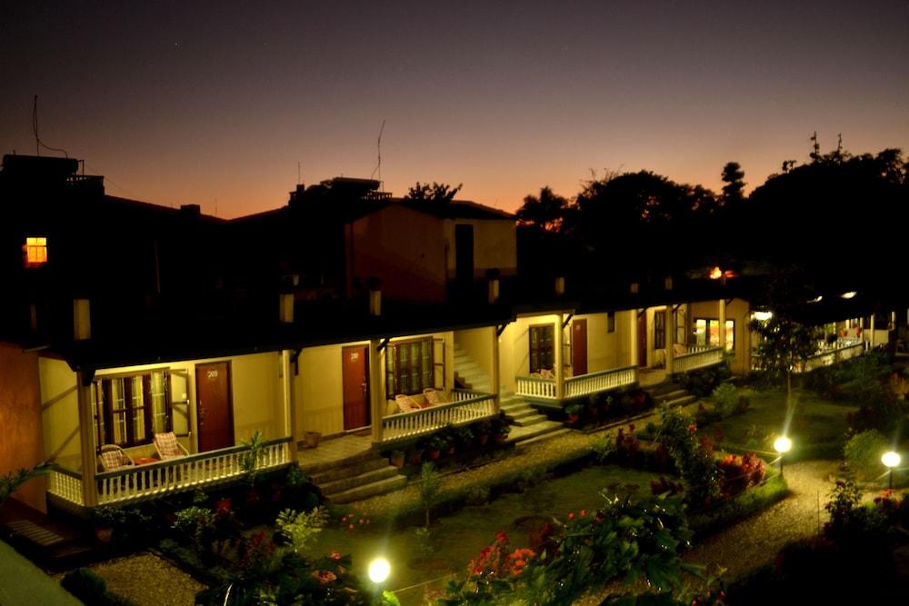 Chitwan Village Resort Sauraha Exteriér fotografie
