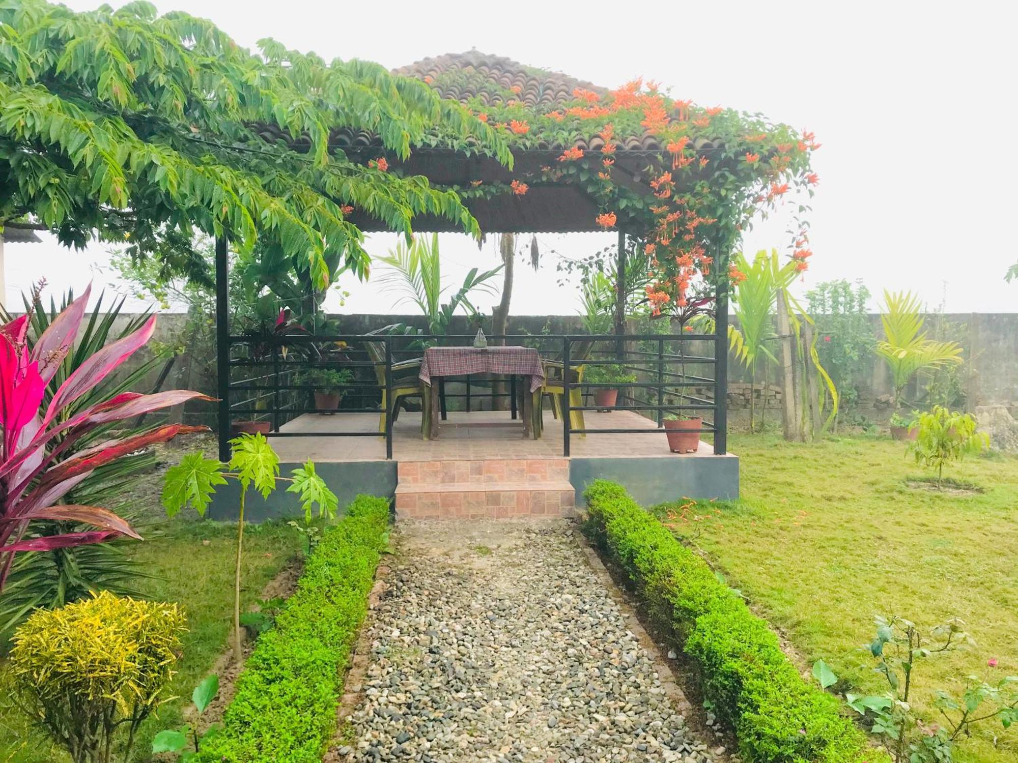 Chitwan Village Resort Sauraha Exteriér fotografie