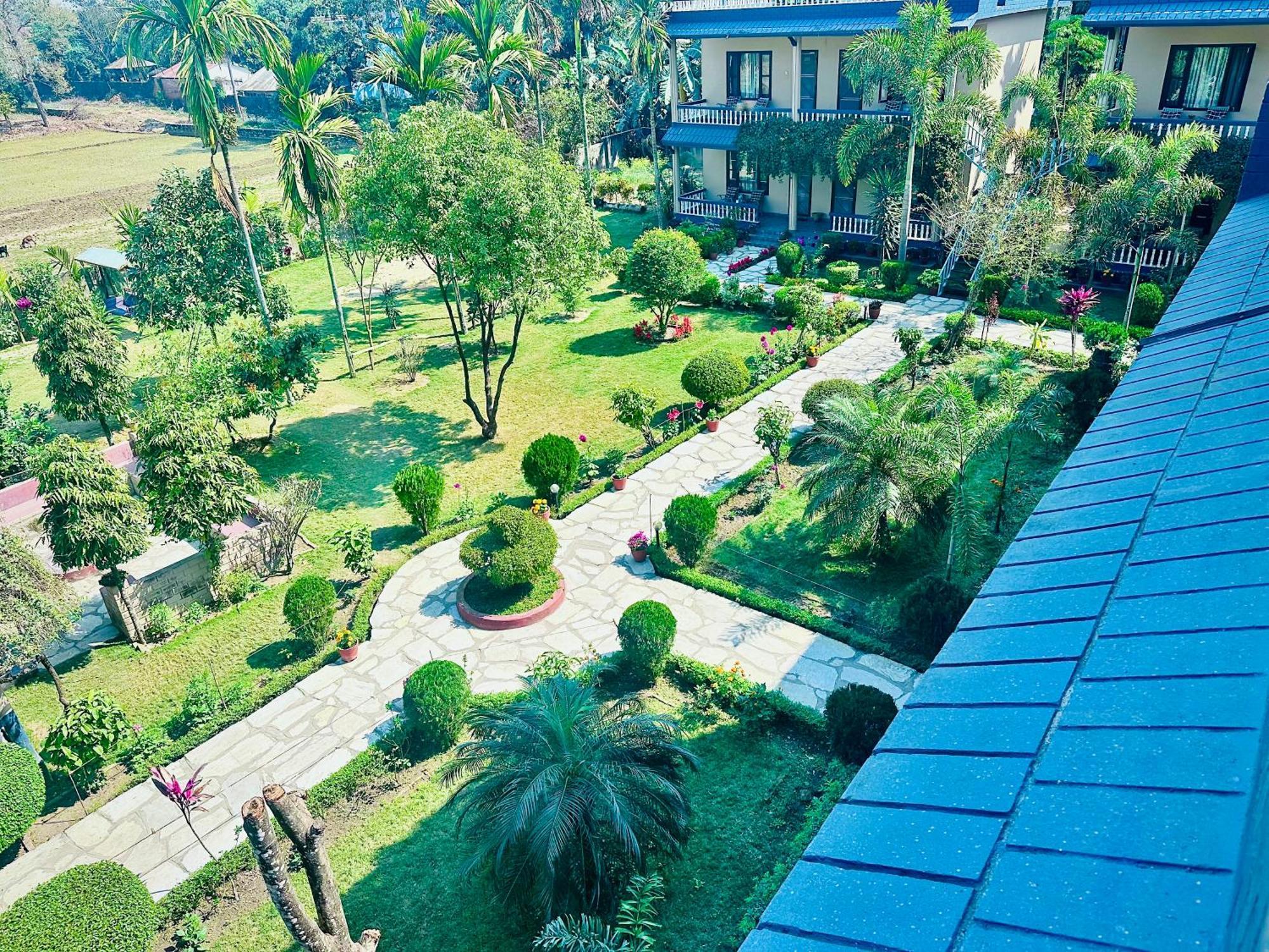 Chitwan Village Resort Sauraha Exteriér fotografie