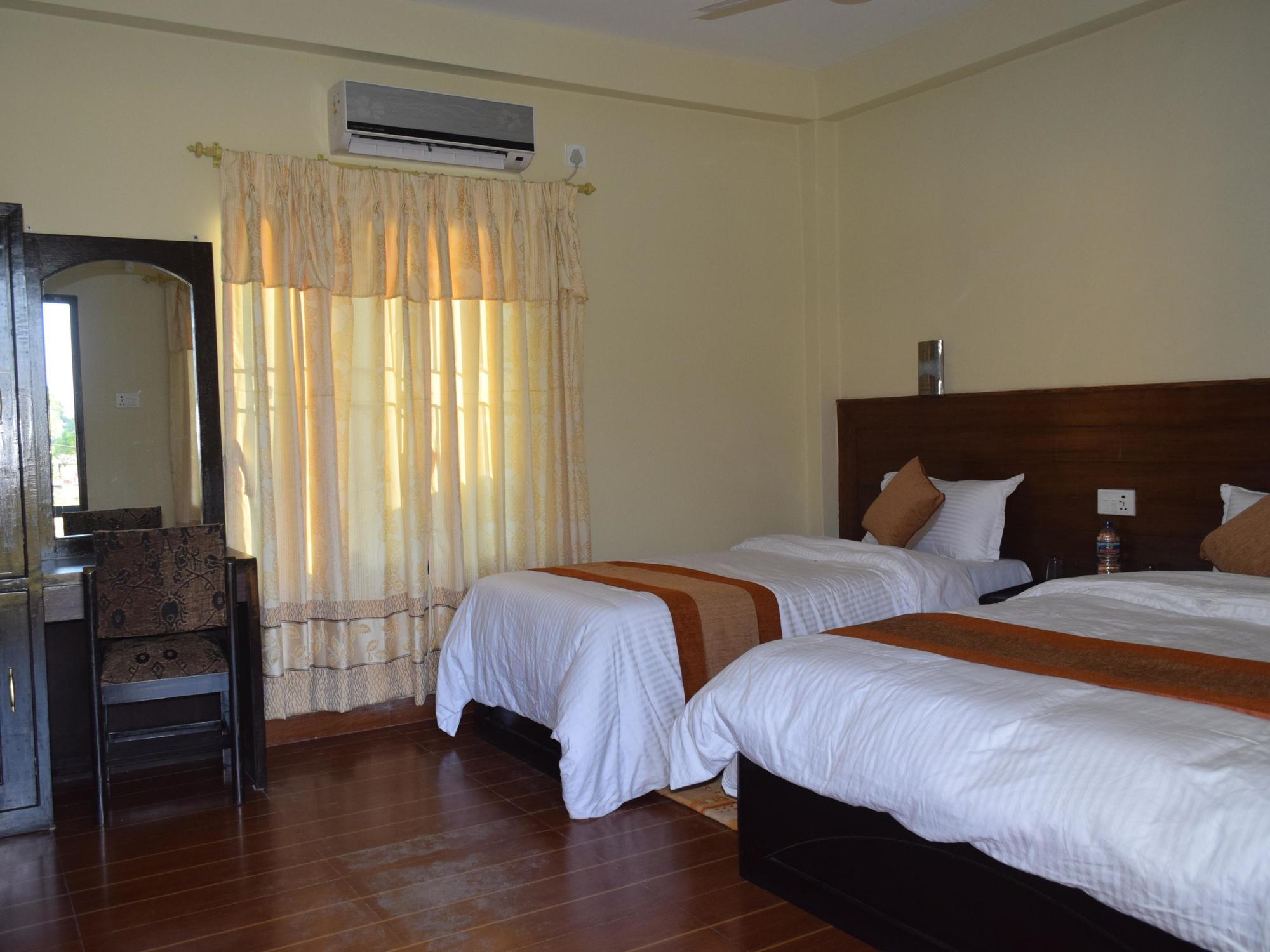 Chitwan Village Resort Sauraha Exteriér fotografie