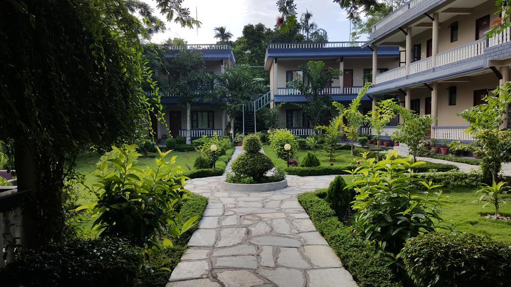 Chitwan Village Resort Sauraha Exteriér fotografie