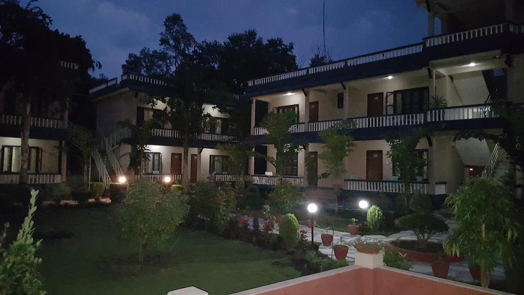 Chitwan Village Resort Sauraha Exteriér fotografie