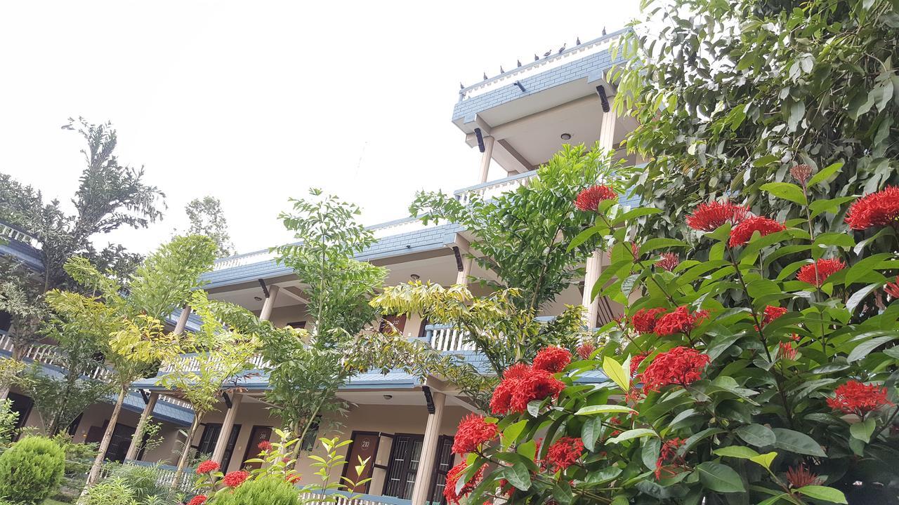 Chitwan Village Resort Sauraha Exteriér fotografie