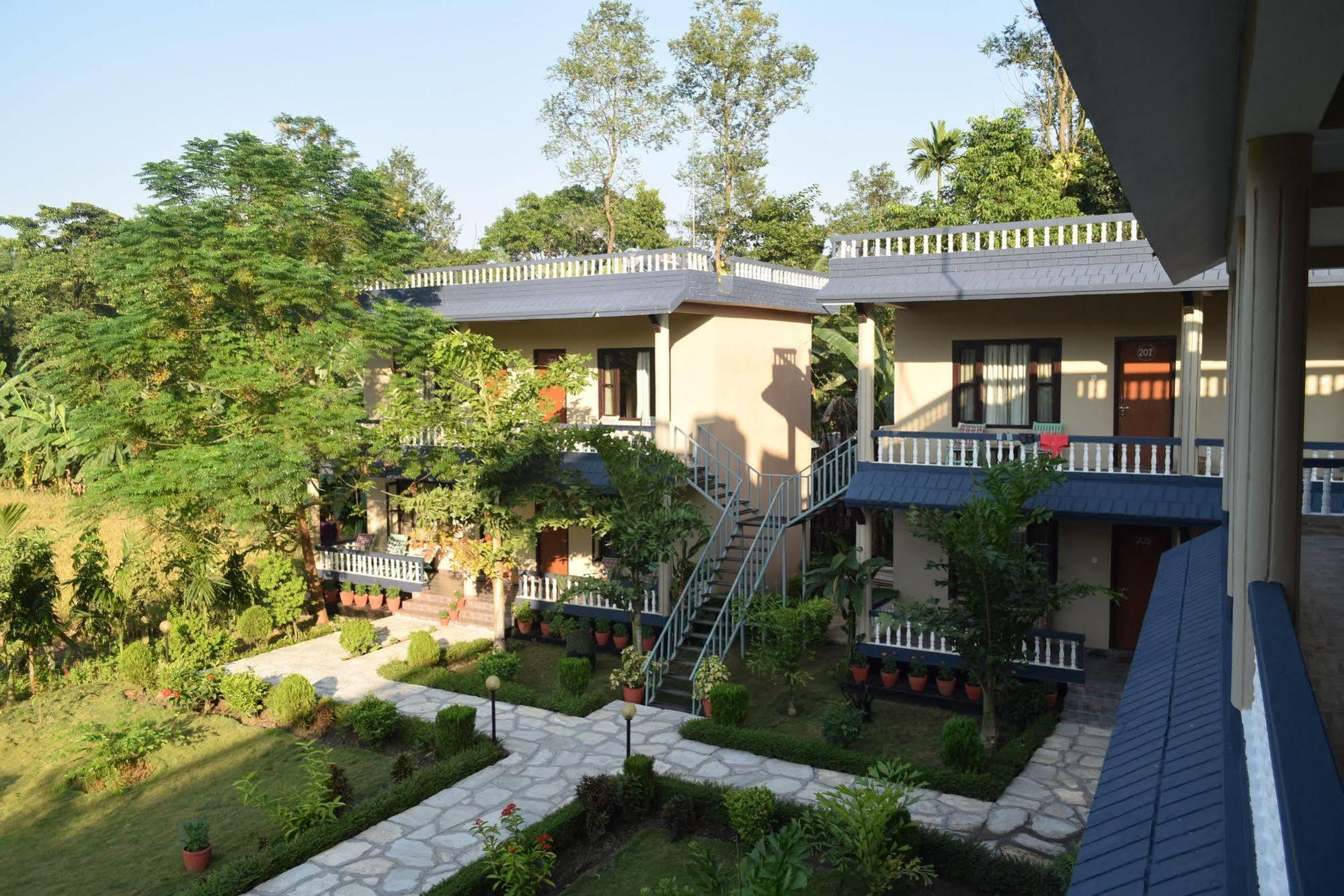 Chitwan Village Resort Sauraha Exteriér fotografie