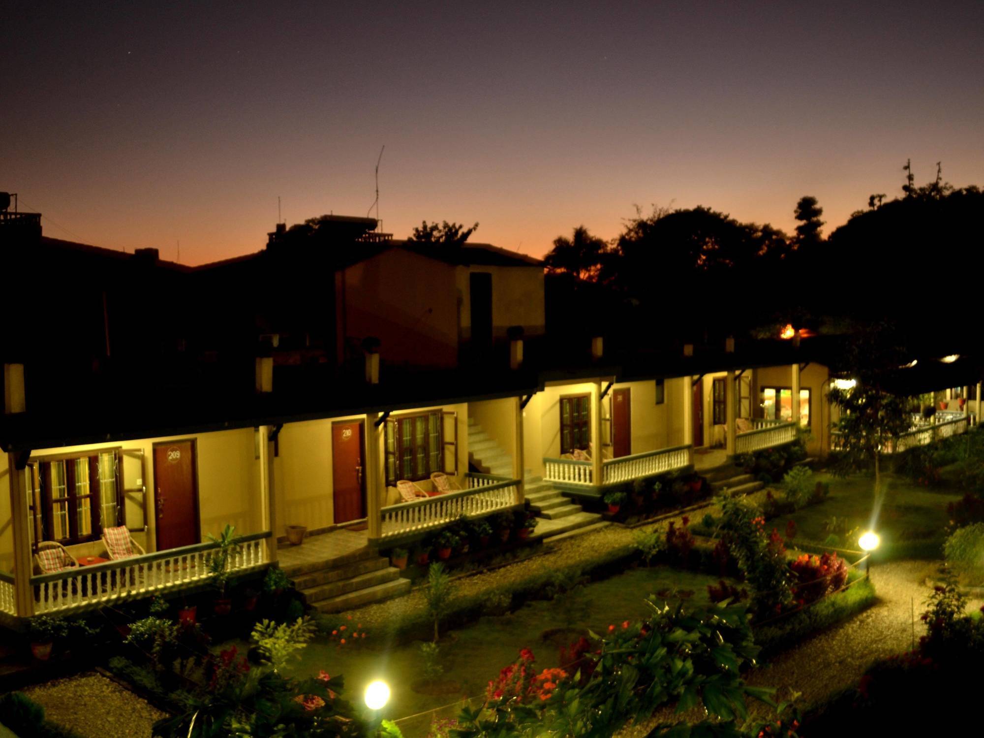 Chitwan Village Resort Sauraha Exteriér fotografie