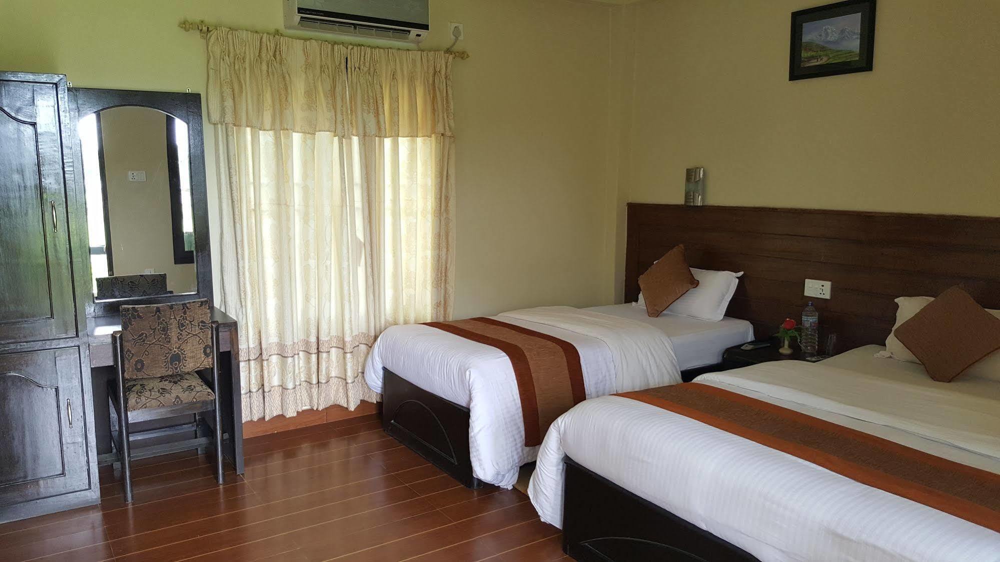 Chitwan Village Resort Sauraha Exteriér fotografie