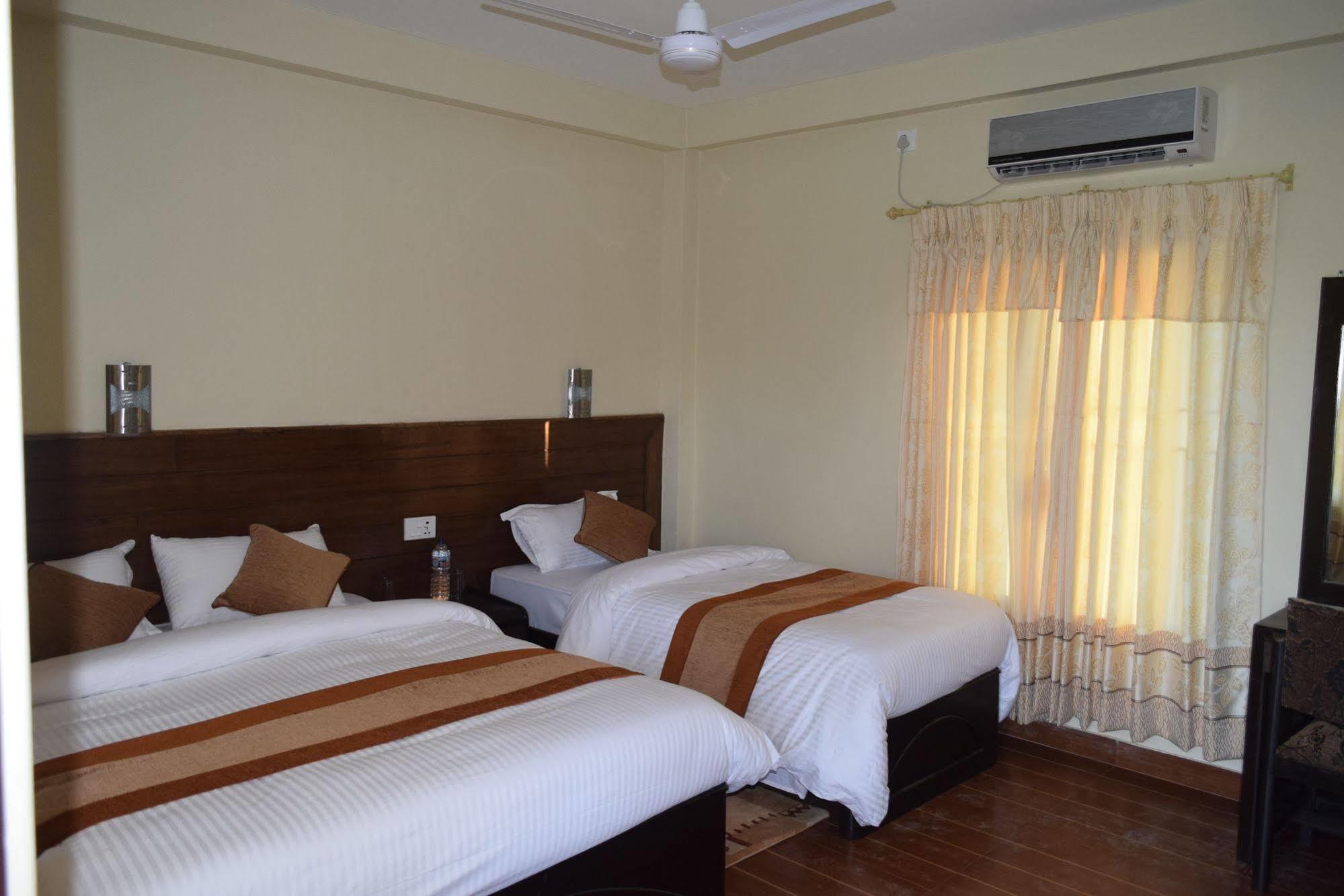 Chitwan Village Resort Sauraha Exteriér fotografie