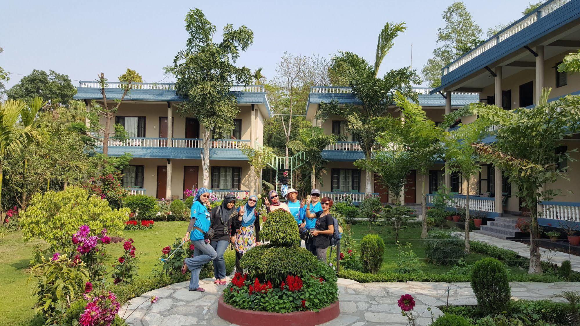 Chitwan Village Resort Sauraha Exteriér fotografie