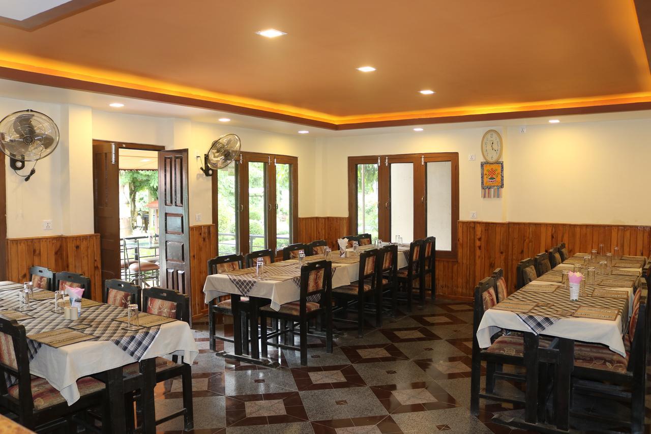 Chitwan Village Resort Sauraha Exteriér fotografie